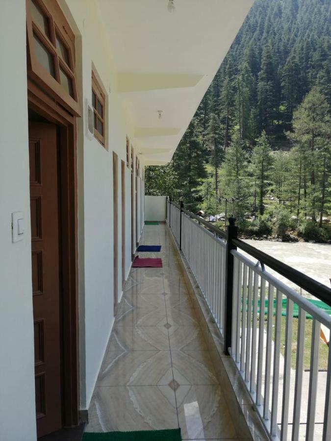 The White House Hotel Kasol Bagian luar foto