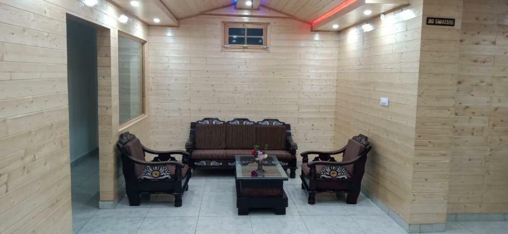The White House Hotel Kasol Bagian luar foto