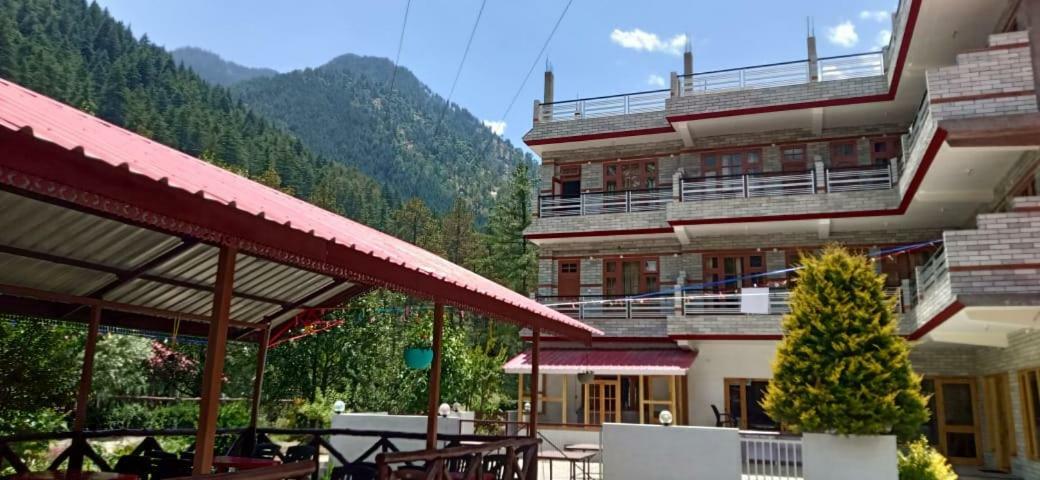 The White House Hotel Kasol Bagian luar foto