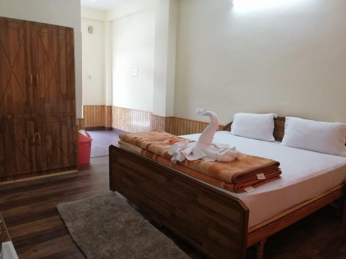 The White House Hotel Kasol Bagian luar foto