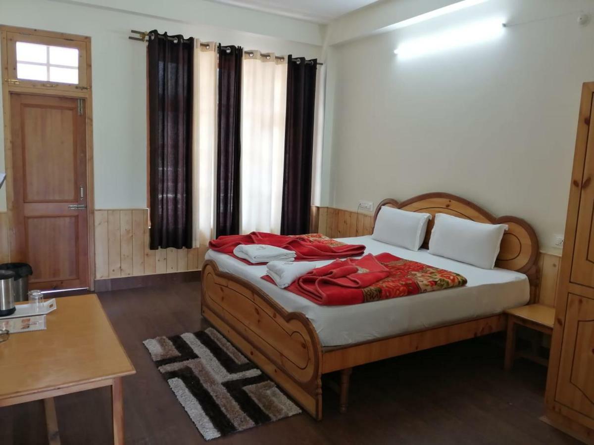 The White House Hotel Kasol Bagian luar foto